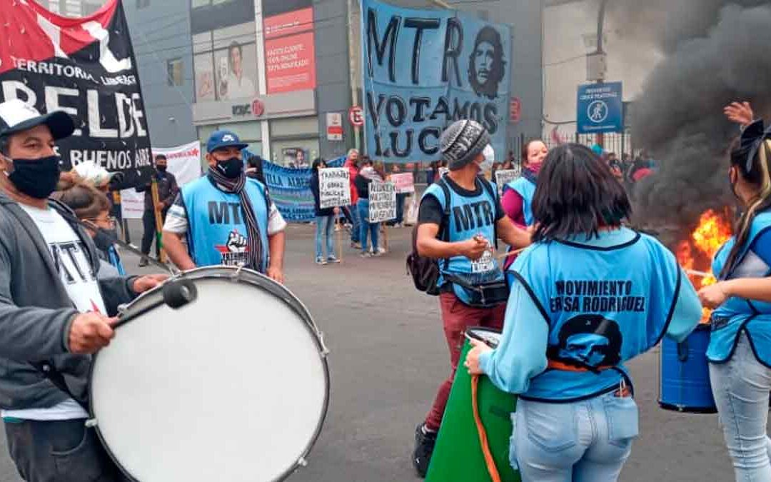 LOMAS DE ZAMORA: MOVIMIENTOS SOCIALES VOLVIERON A PROTESTAR EN RECLAMO DE TRABAJO Y COMIDA